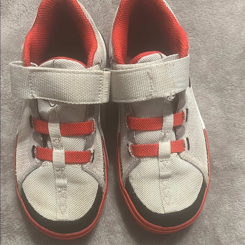 Nike Kyrie- Kids Sneakers- very good condition!